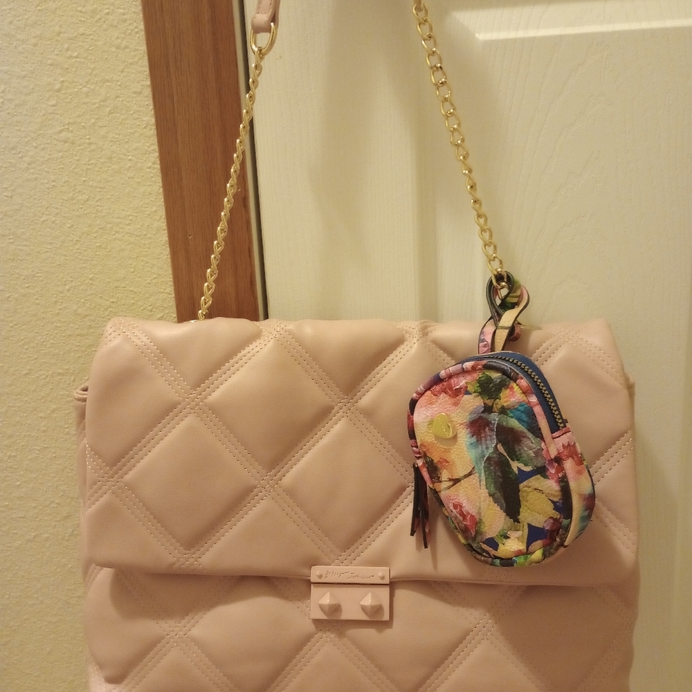 Nwot betseyville pale pink purse never used